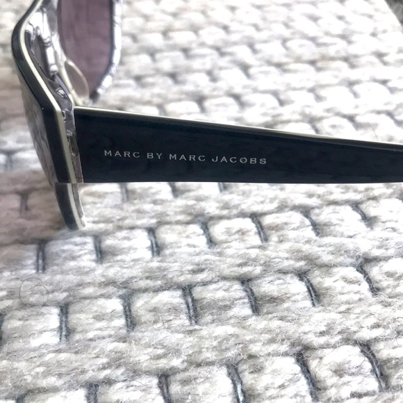 Marc Jacobs Sunglasses - Picture 5 of 8